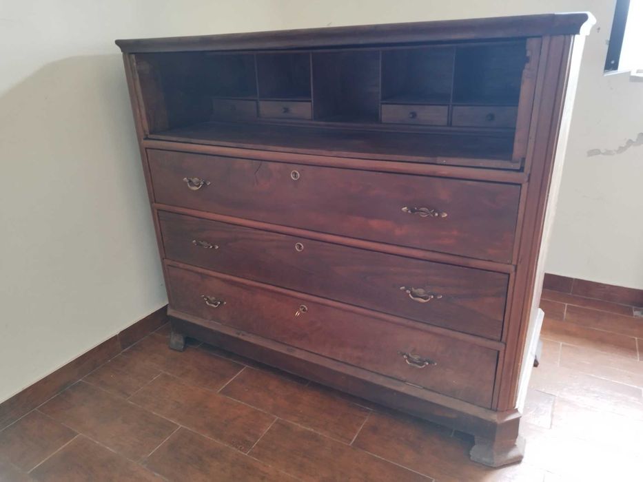 Cômoda Inglesa com segredo vintage