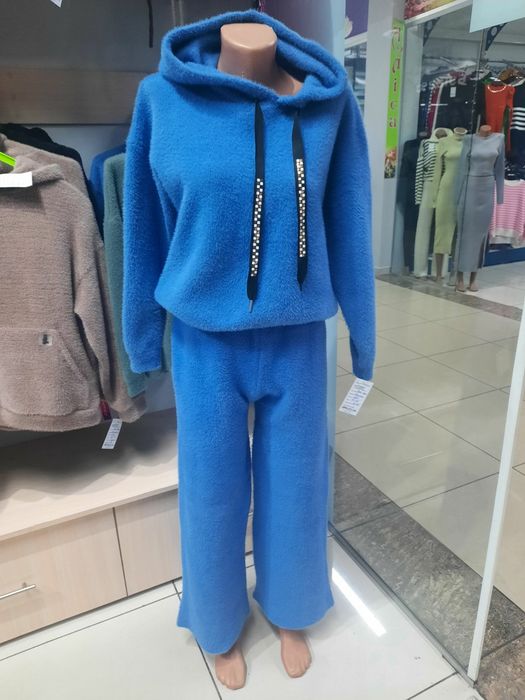 Продам женский костюм из Альпаки