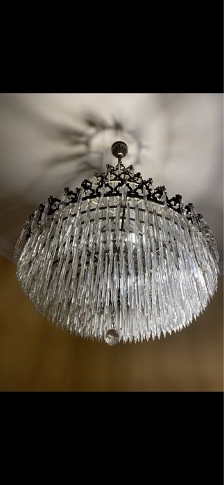 Candeeiro de cristal em muito bom estado.