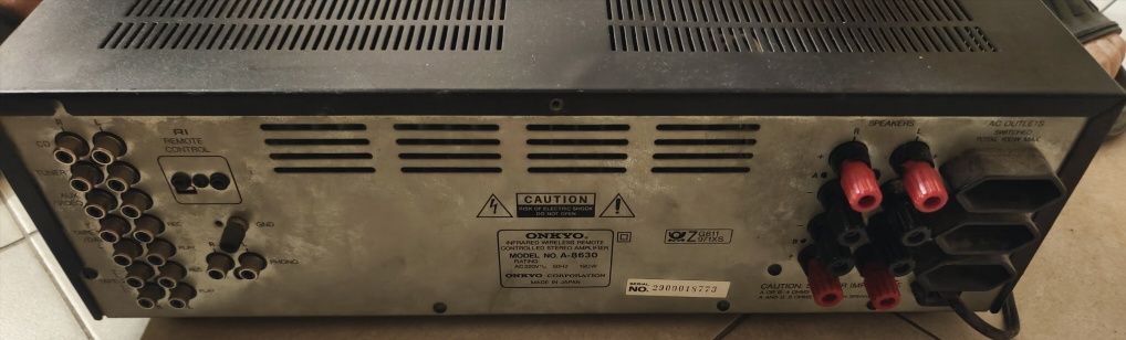 Wzmacniacz Onkyo Hi-Fi, Kolumny kable, Mocny, Jakość bardzo wysoka.