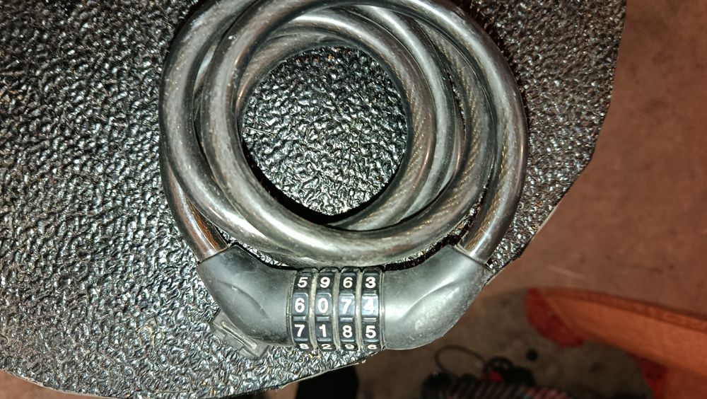 Камеры, цепи, шлём, замок, багажник .