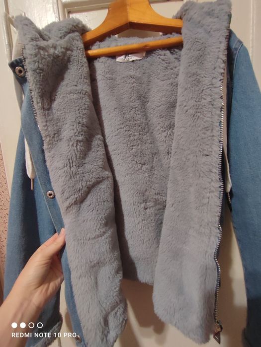 Продам теплу джинсову куртку.