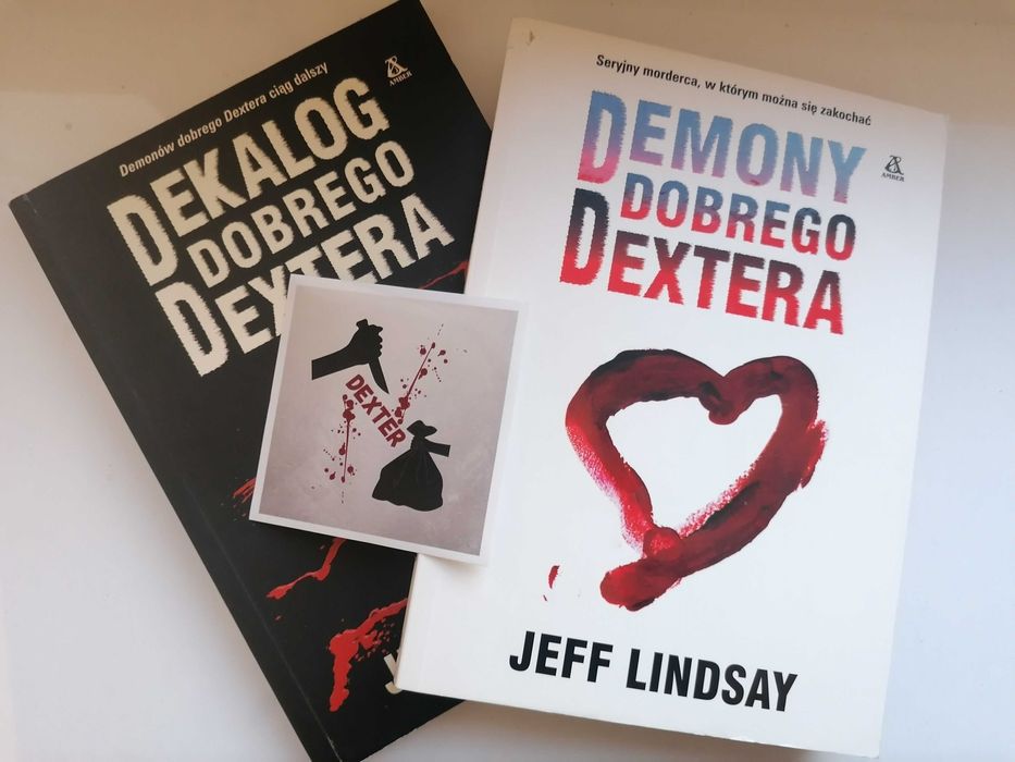 Naklejka. Dexter Morgan. Serial. Książka.