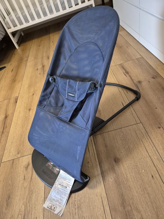 Leżaczek BabyBjorn, siatka, granatowy.