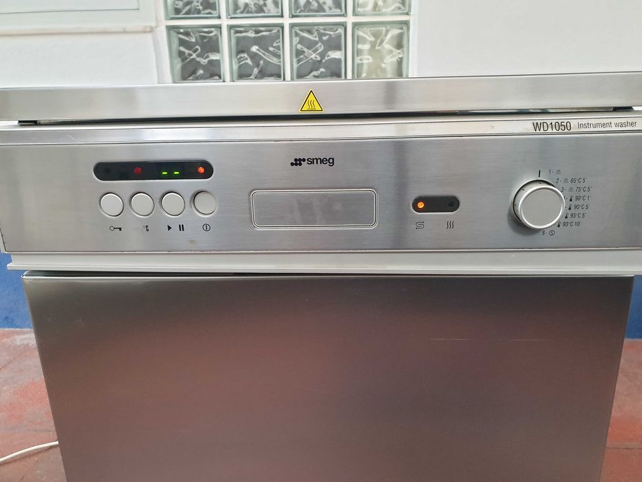 Máquina de lavar instrumentos hospitalares