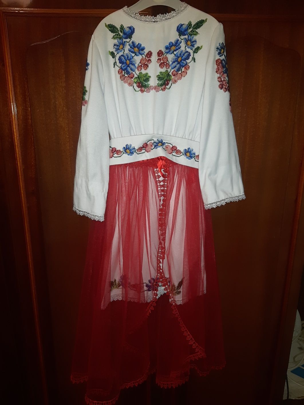 Продаються вишиванки