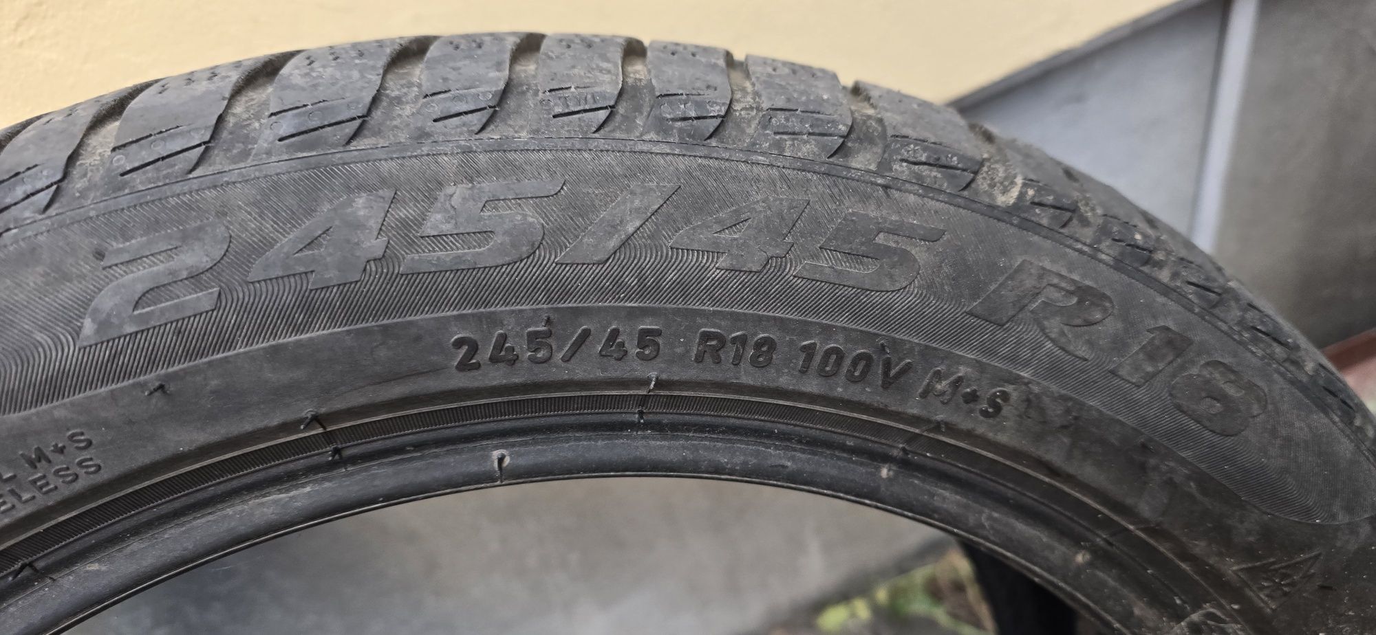 Шини зимня  r18 245/45 60%