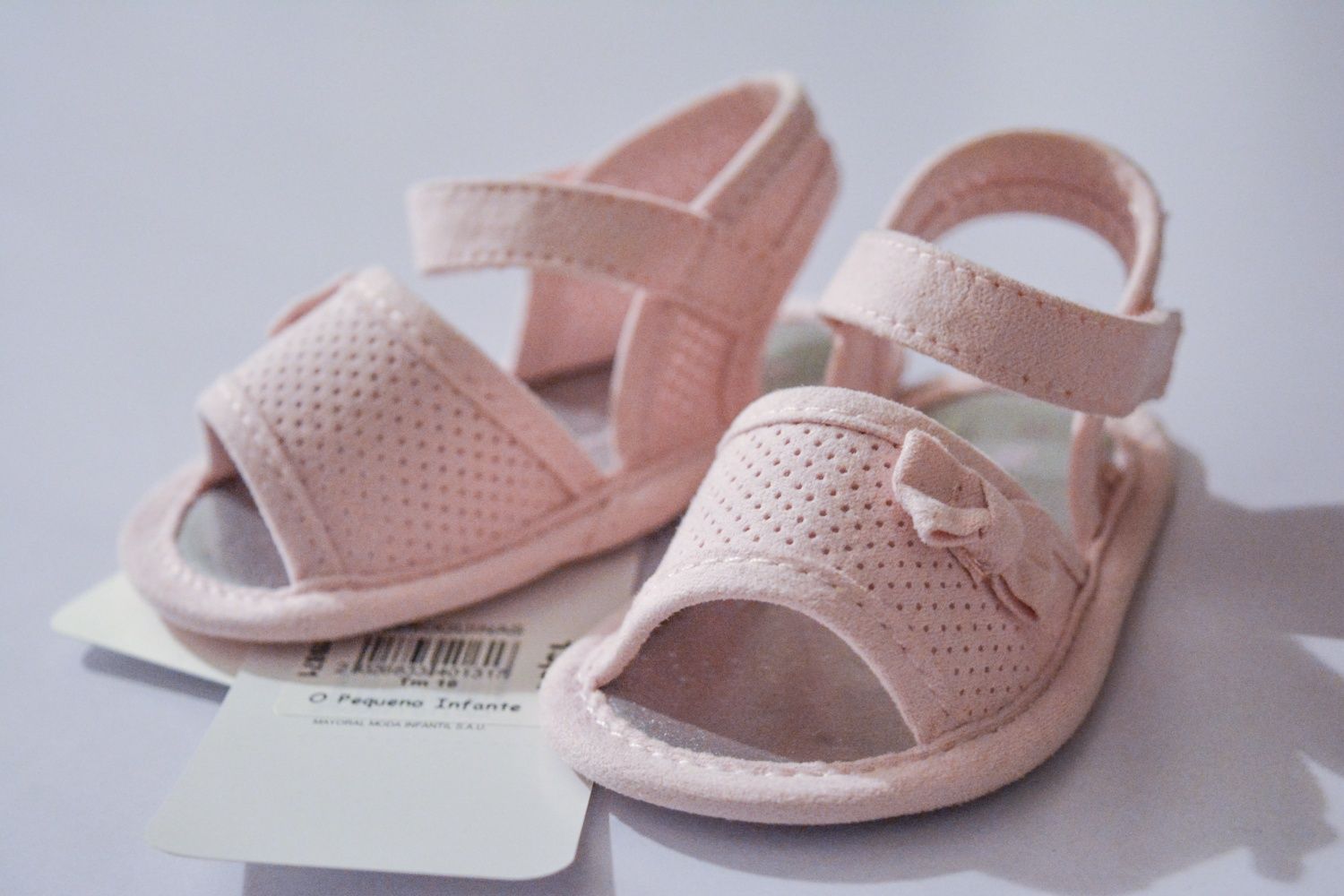 Sandálias e sapatos de bebé menina