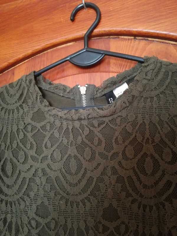 Ciemnozielona khaki sukienka koronka H&M 36
