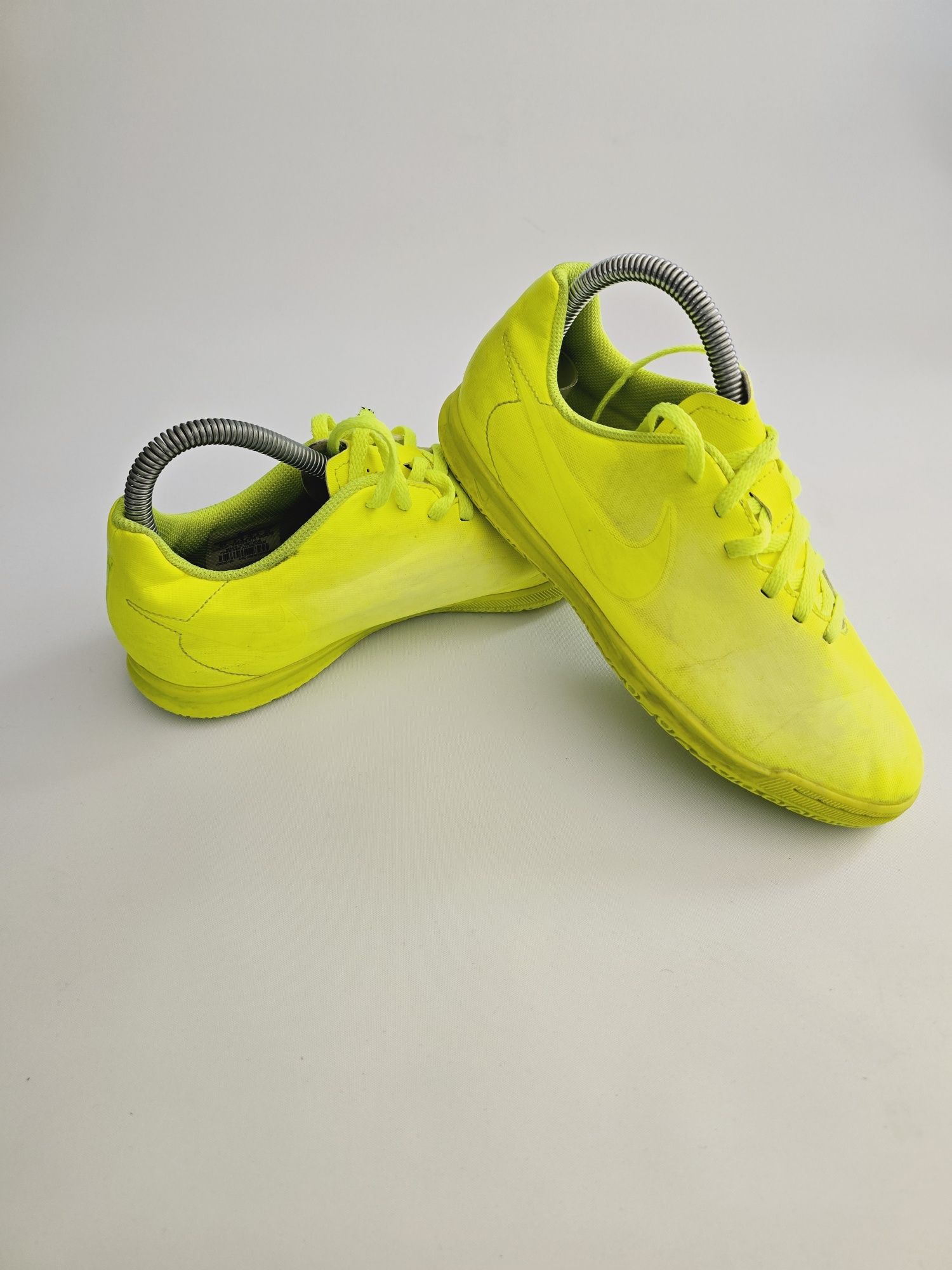 Halówki Nike MagistaX Ola II Ic r.38.5