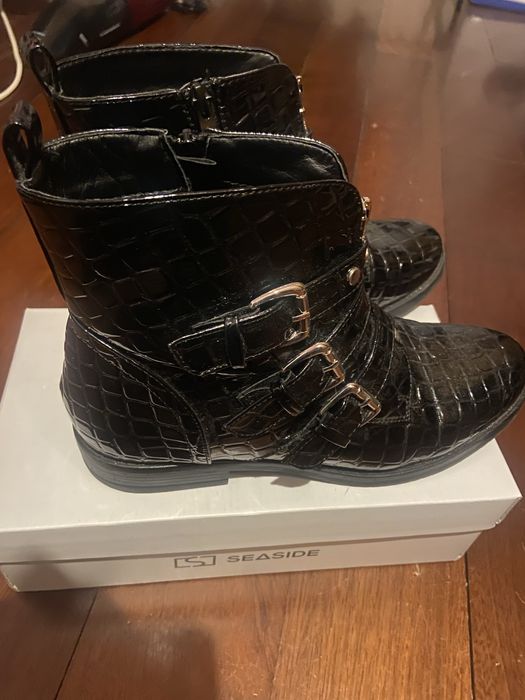 Botins pretos tamanho 40 cada par 5€