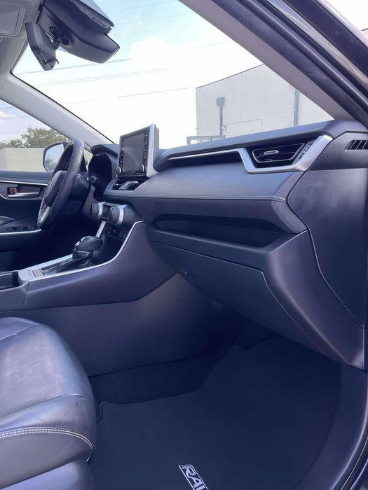 Toyota RAV4      2020