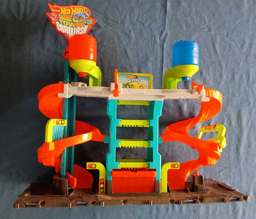 Używana zabawka myjnia Hot Wheels Mega Tower Carwasho