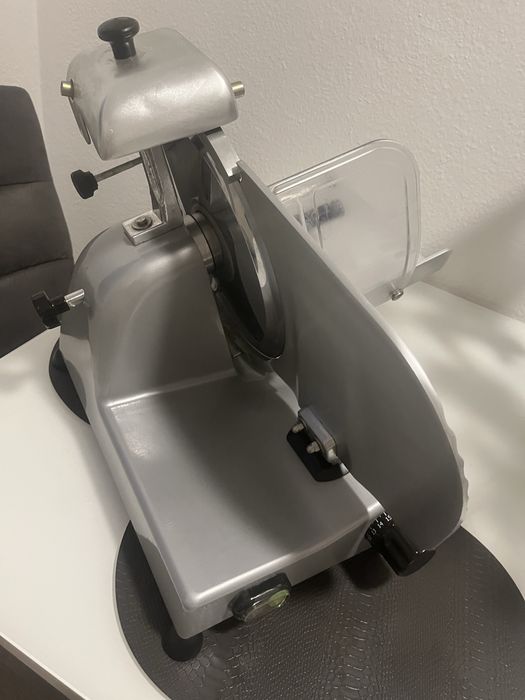 Продам слайсер гарний стан