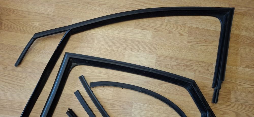 Бархотка, ущільнення дверей лівих Поло Седан 2019