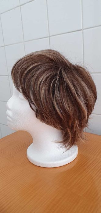 2 perucas diferentes e totalmente fantásticas a preço de saldo