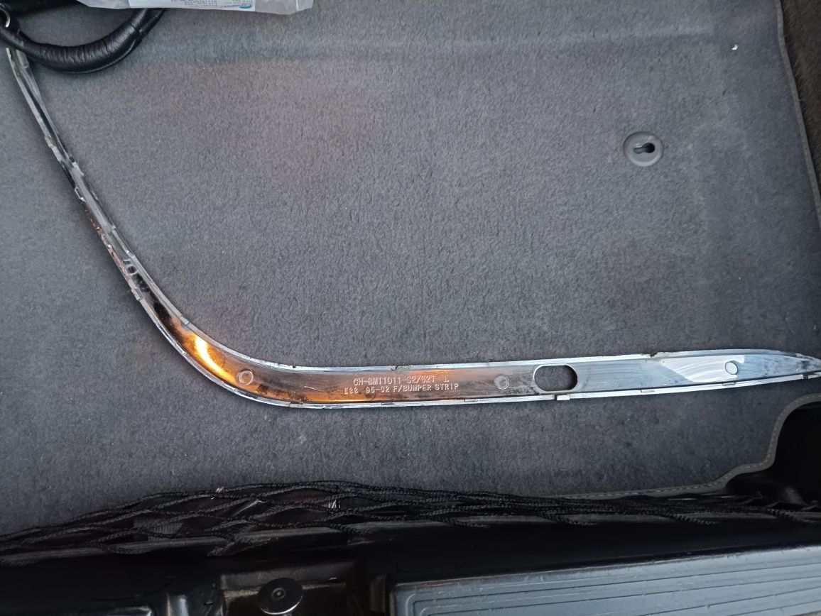 Накладка бампера передня BMW E38