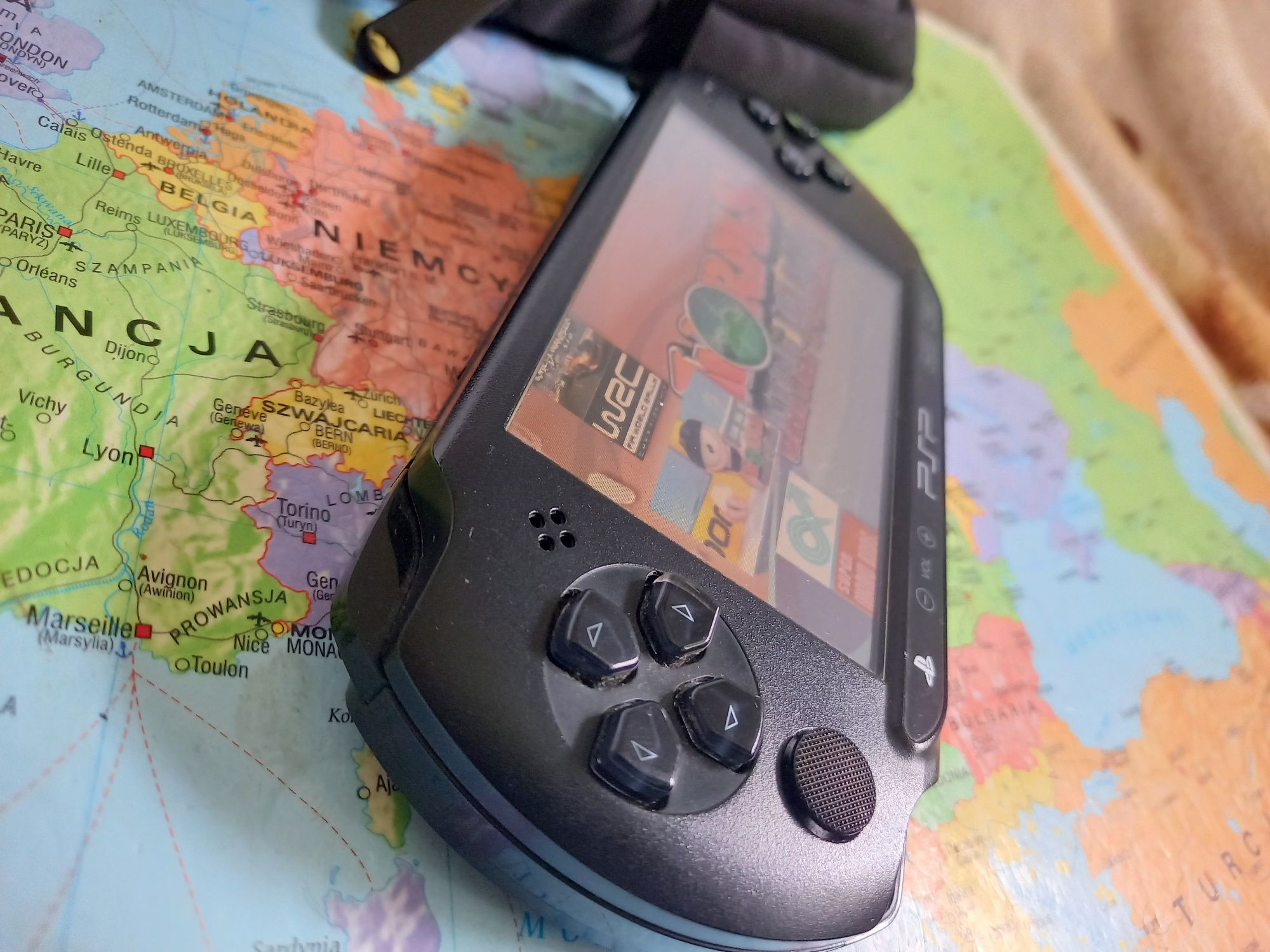 Konsola Sony psp Street E 1004 cb 4gb 19 gier