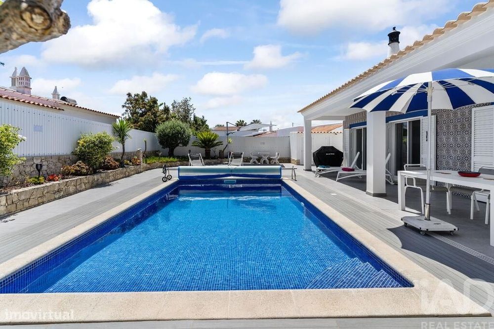 Casa tradicional T4 em Lagoa e Carvoeiro de 221,00 m2