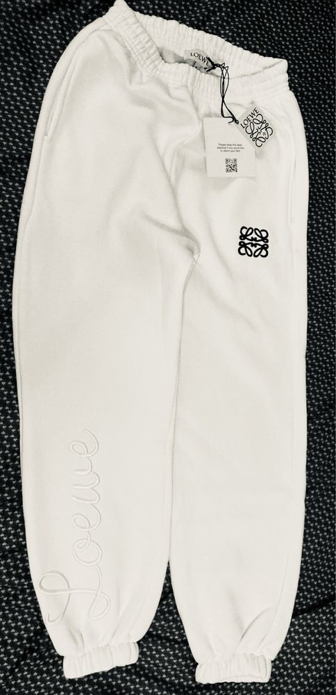 Okazja Sprzedam nowe damskie spodnie dresowe Loewe roz M