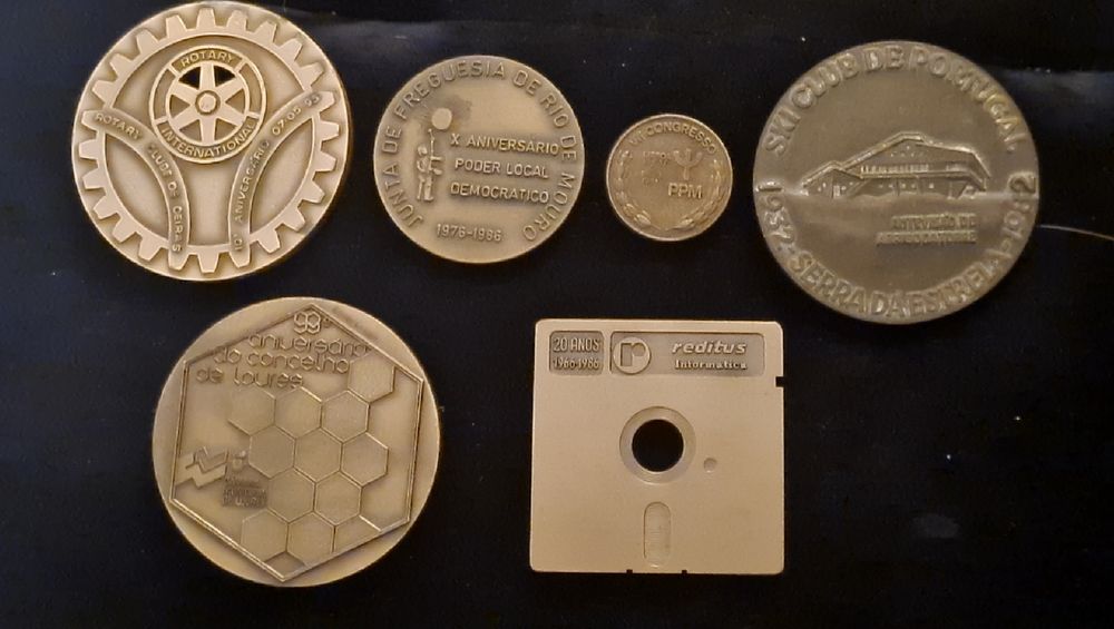 Medalhas comemorativas antigas em bronze