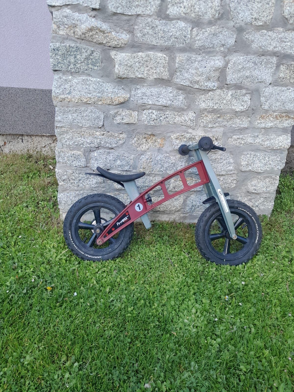 Rowerek biegowy First Bike z płozami
