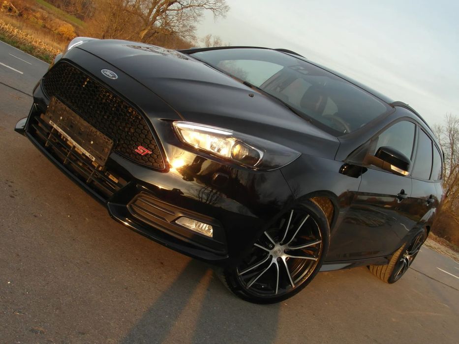 Ford Focus ST~250KM~CZARNY~ALU18~Bi-Xenon~Navi~Recaro~Zadbany~Serwisowany~Zobacz