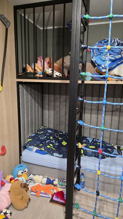 Łóżko dziecięce  z antresolą