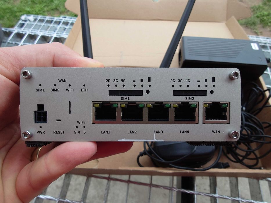 Router przemysłowy Teltonika RUTX12 - Dobry stan.