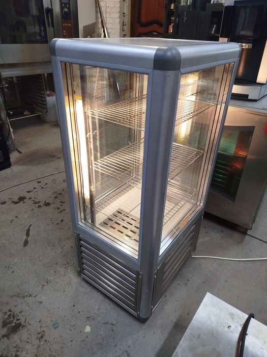 Кондитерська вітрина