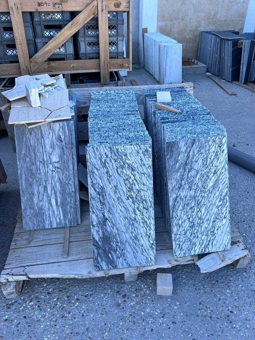 Mármore Natural Polido – Vários Tons e Padrões