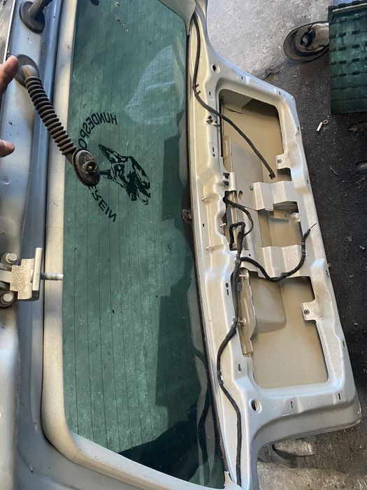 Кришка багажника кляпа Фольксваген Пассат Б5