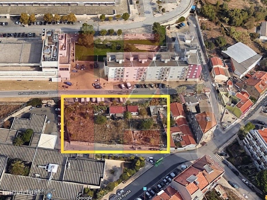 Ajuda terreno com 2076 m2. Potencial para 42 apartamentos. T2/T3