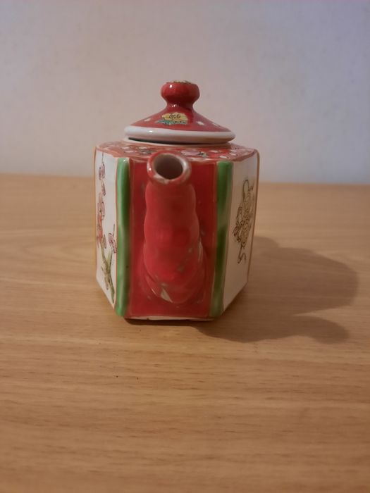 Bule decorativo em porcelana Chinesa