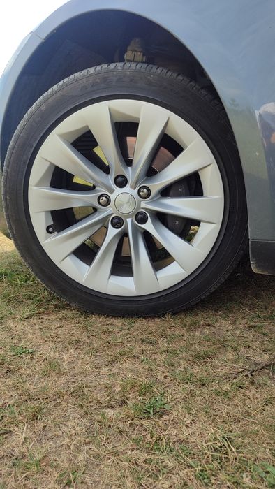 Tesla model S P85