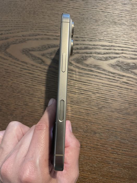 Iphone 16 pro Desert