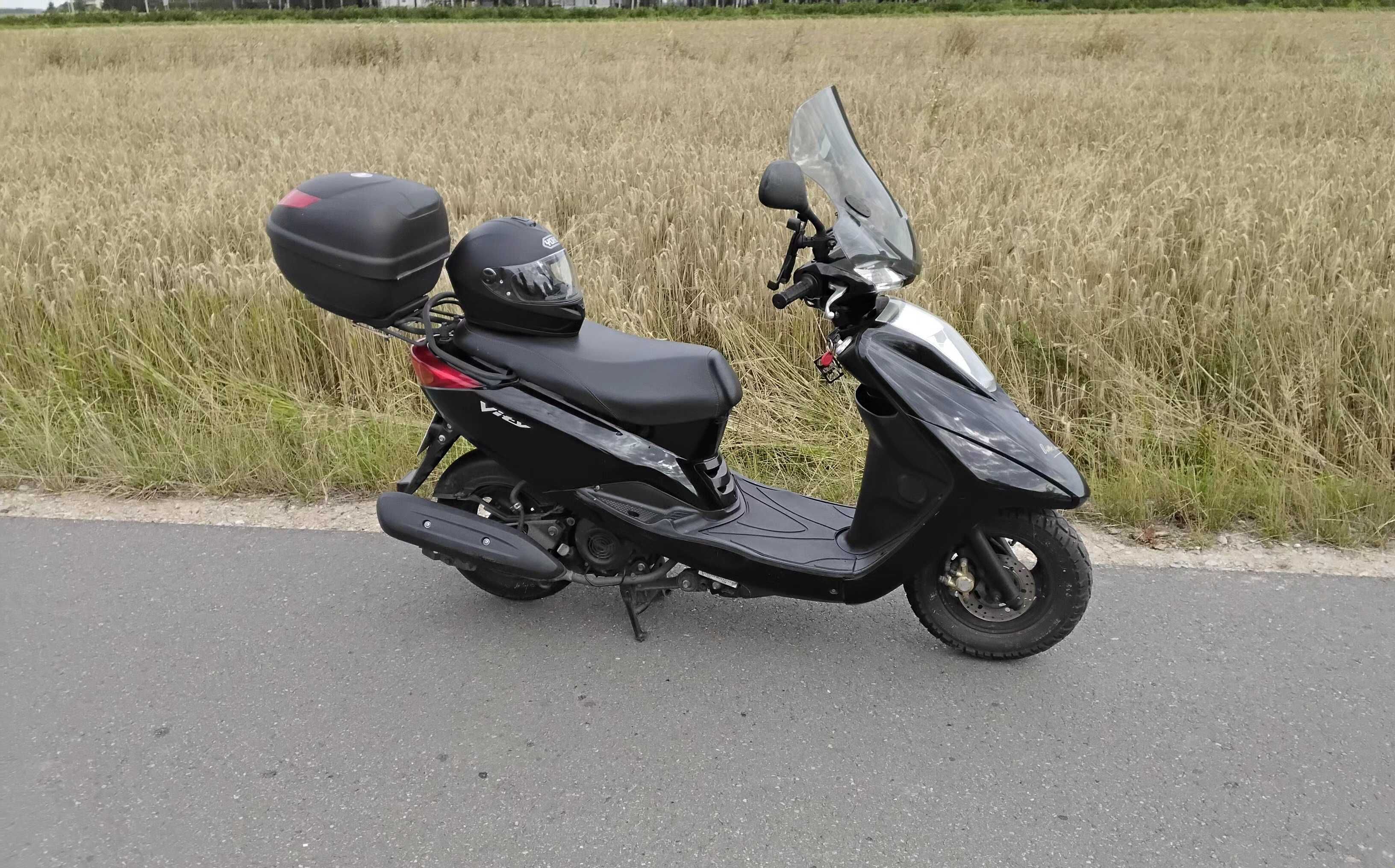 Skuter Yamaha Vity 125, kask, szyba i kufer w komplecie