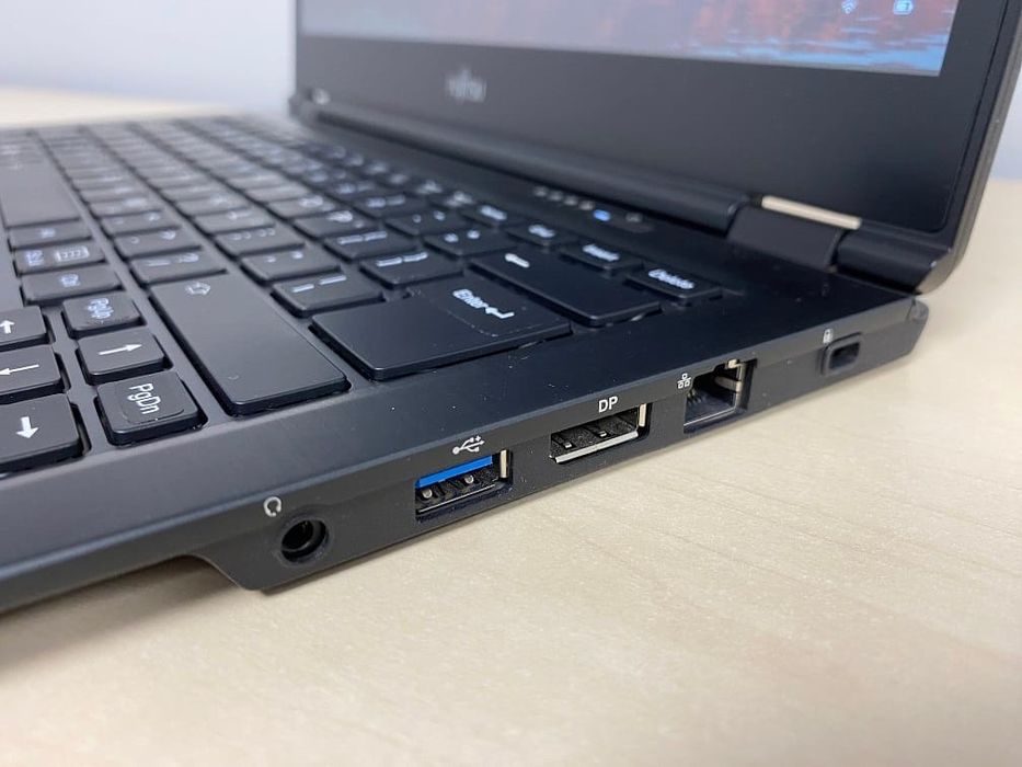 Fujitsu на i5, 16Гб DDR4, та 250Гб SSD