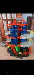 Pista hotwheels ultimate garage