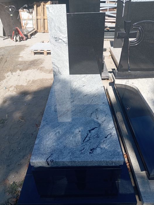Nagrobek granitowy