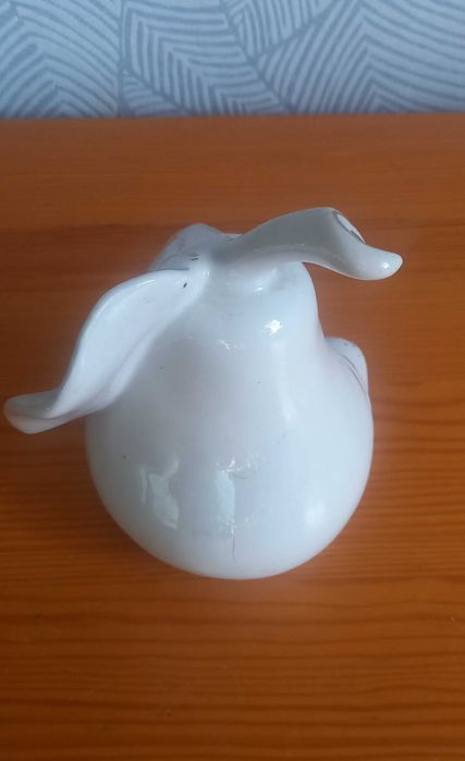 Figurka porcelanowa gruszka z liściem 15 cm