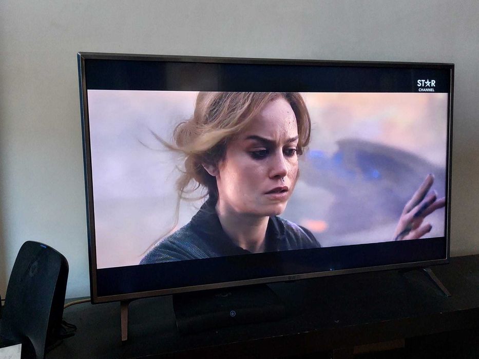 Vendo televisão LG de 43 polegadas, resolução 4K (3840×2160)