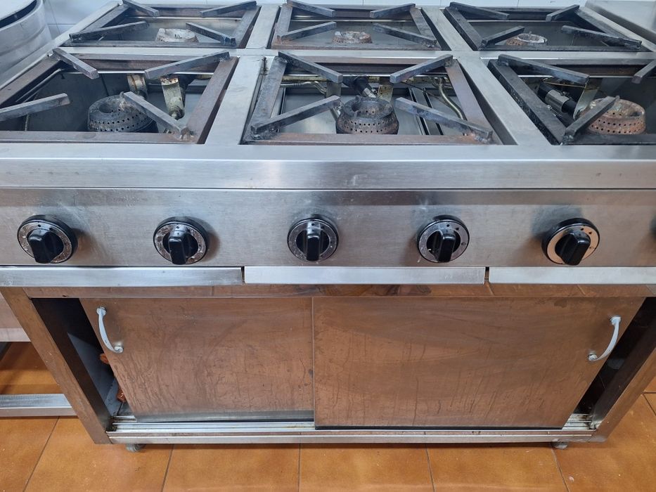 Vendo fogão com 6 queimadores  com apenas 2 meses de uso.