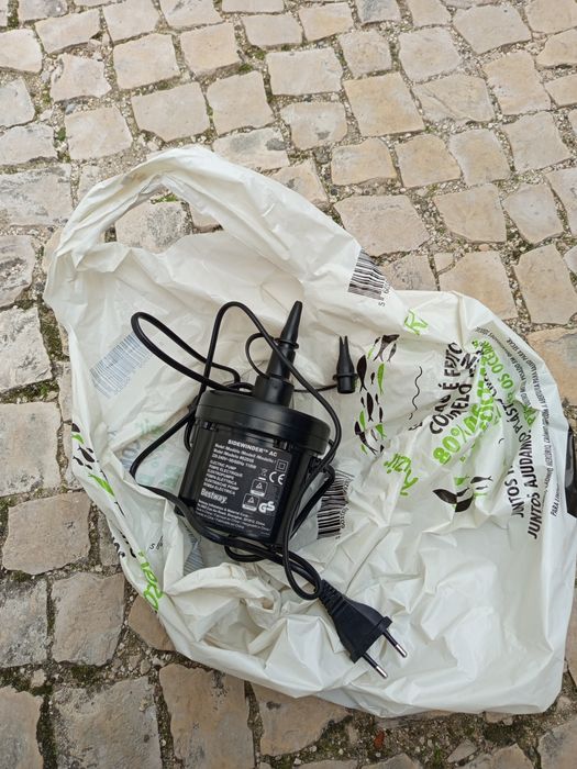 Bomba eléctrica 220volts. de encher colchões insufláveis, kaiakes etc.