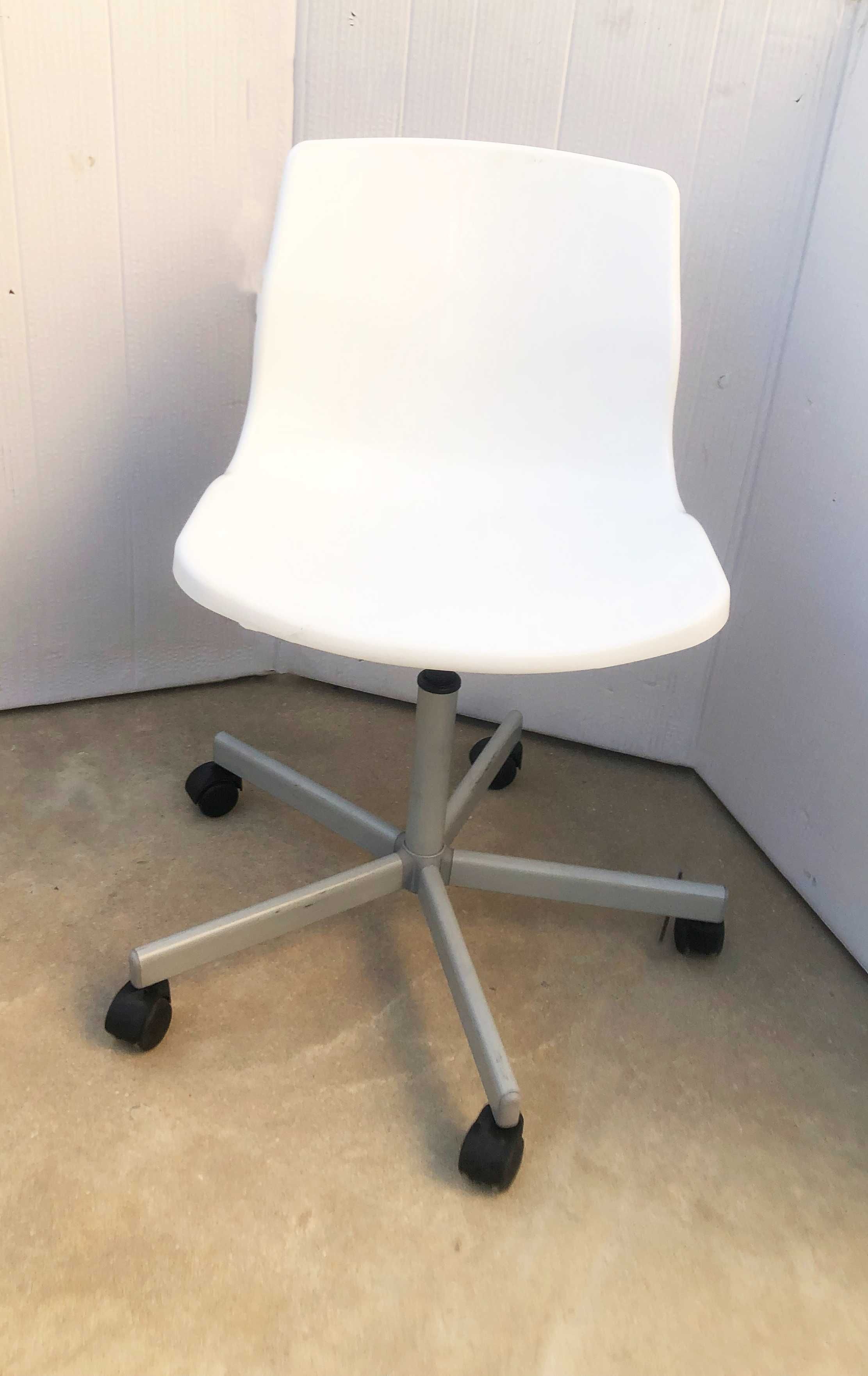Cadeira branca IKEA