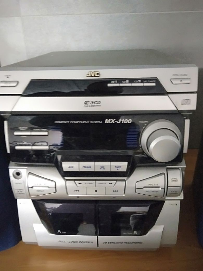 Wieża stereo JVS z kolumnami