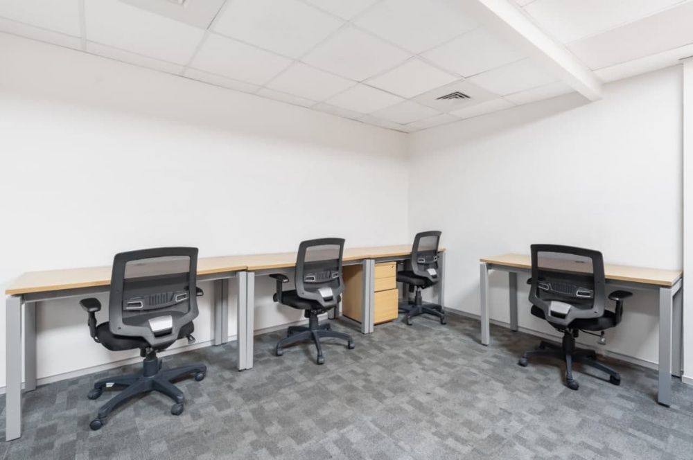 Wynajem biura w Warszawie:Prywatna 5 osobowa w Regus Witosa Point