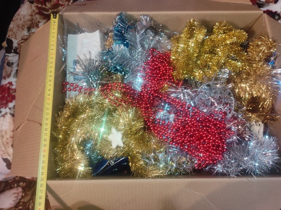 Продам лот іграшок новорічних б/у. 250гр.