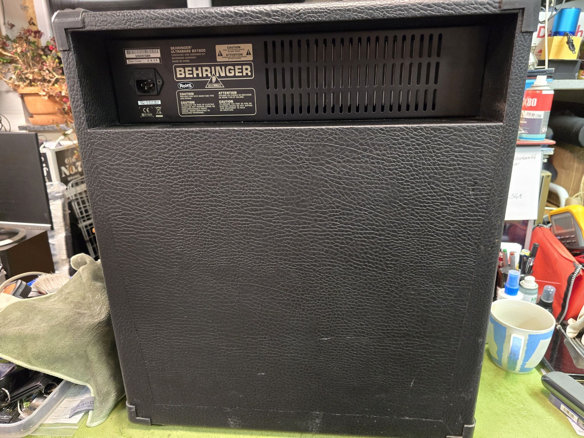 BEHRINGER BX1800 piec wzmacniacz gitarowy.