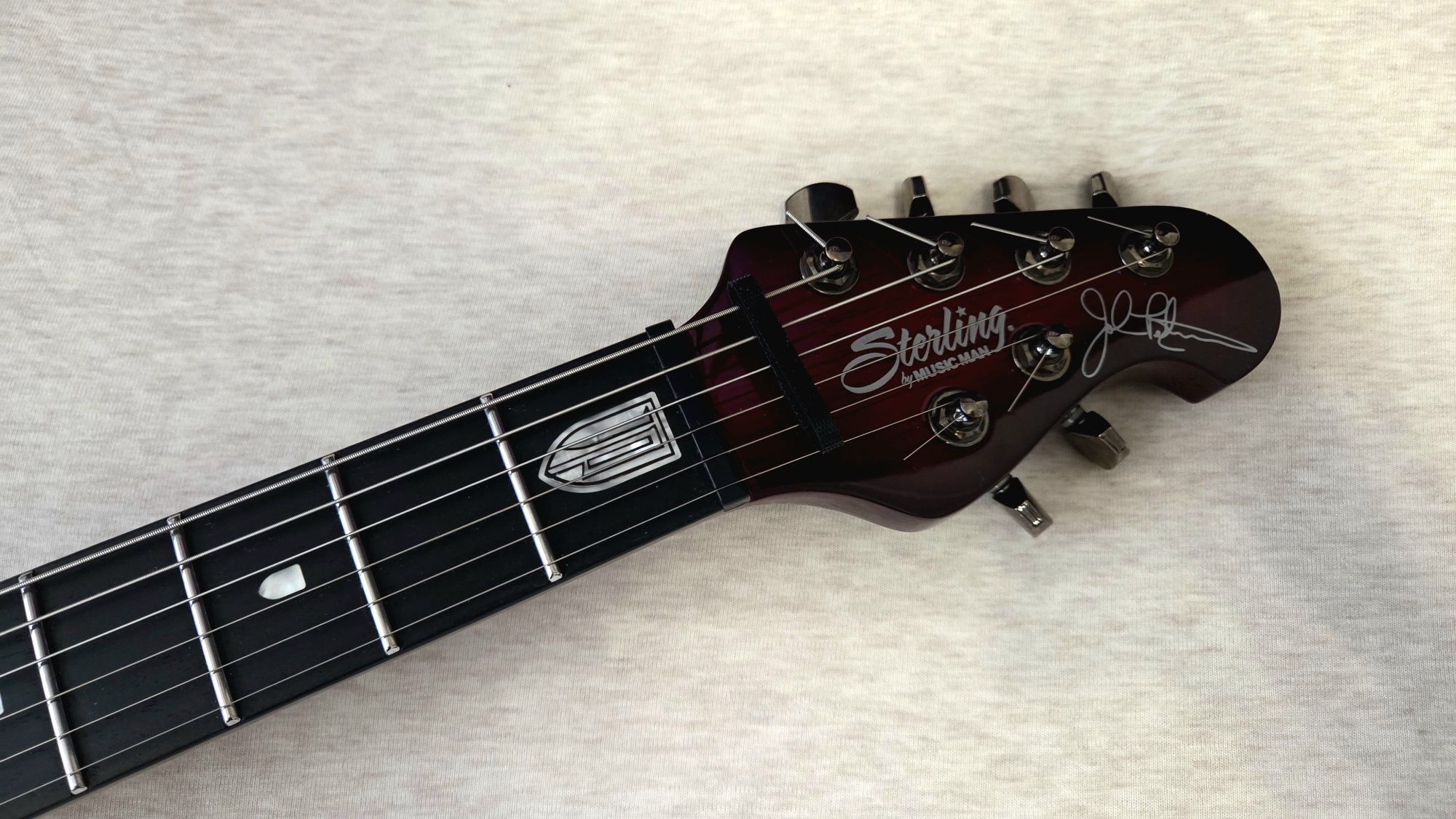 Sterling Maj 200 gitara elektryczna po solidnym dopieszczeniu Majesty